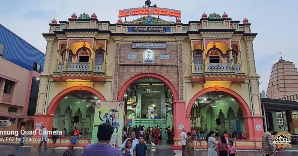 Main temple of Shree Siddharoodha Math in Hubli, housing the samadhi of Siddharoodha Swamy and serving as a major spiritual and pilgrimage centre.